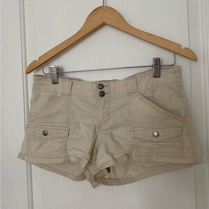 Hollister women’s lowrise cargo shorts